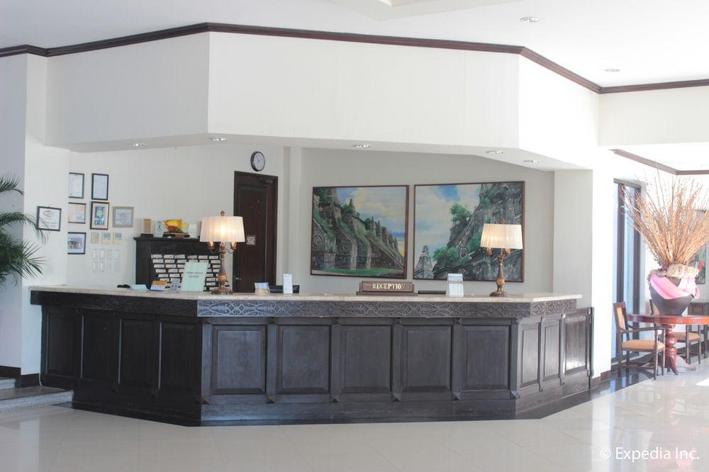 Ilocos Norte Hotel & Convention Center Laoag Exterior foto