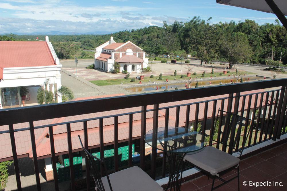 Ilocos Norte Hotel & Convention Center Laoag Exterior foto