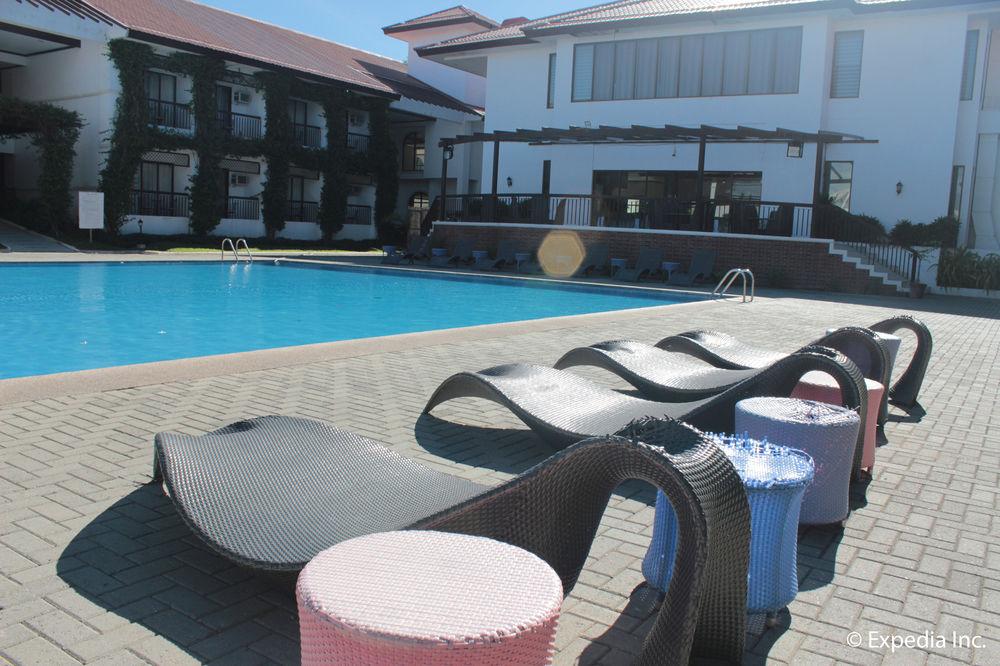 Ilocos Norte Hotel & Convention Center Laoag Exterior foto