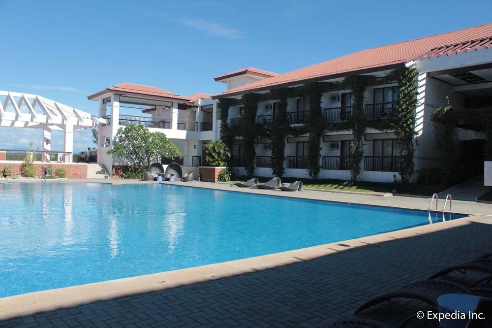 Ilocos Norte Hotel & Convention Center Laoag Exterior foto
