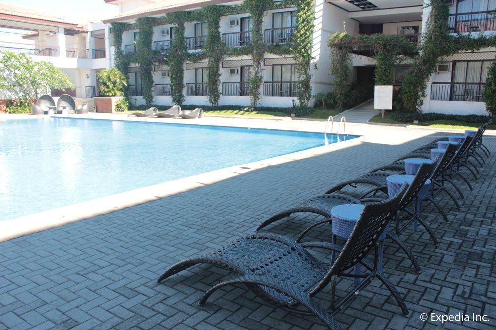 Ilocos Norte Hotel & Convention Center Laoag Exterior foto