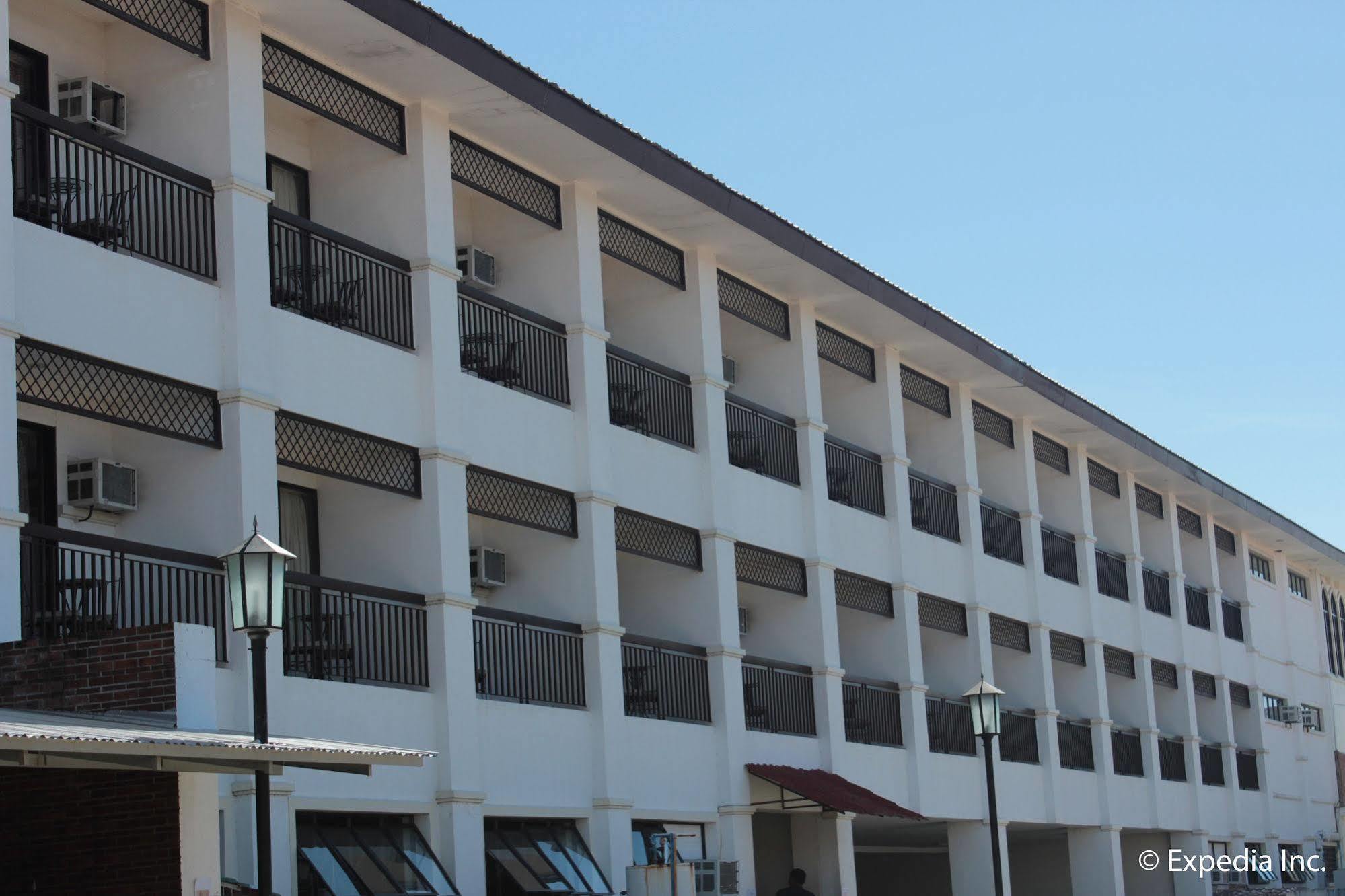 Ilocos Norte Hotel & Convention Center Laoag Exterior foto