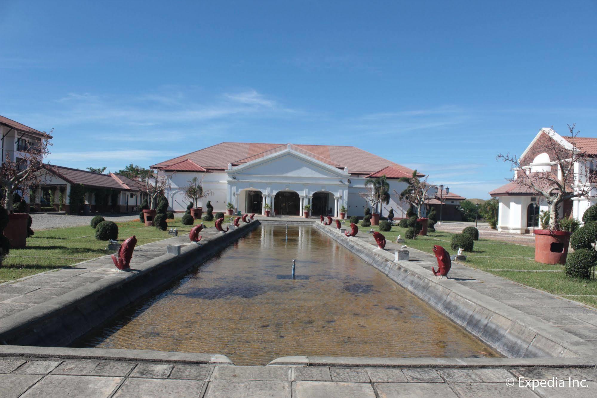 Ilocos Norte Hotel & Convention Center Laoag Exterior foto